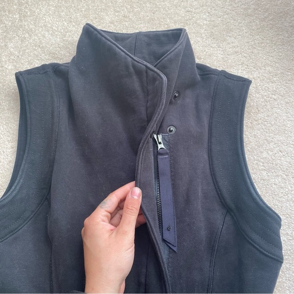 SALE💋 Lululemon Versa Vest - Picture 6 of 6
